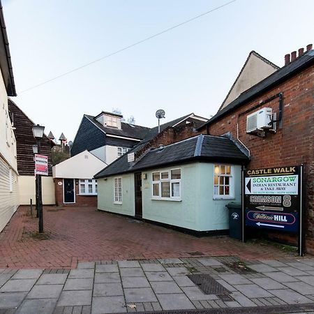 スタンステッド・マウントフィーチェットSpacious 2Br Flat In Stanstedアパートメント エクステリア 写真