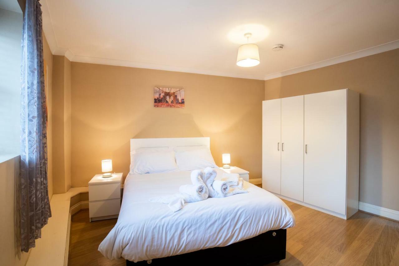 スタンステッド・マウントフィーチェットSpacious 2Br Flat In Stanstedアパートメント エクステリア 写真
