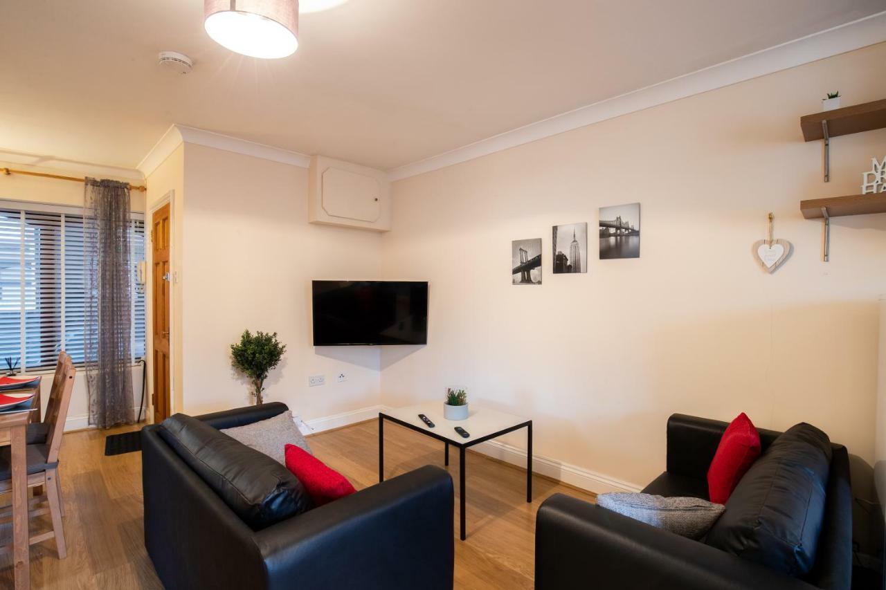 スタンステッド・マウントフィーチェットSpacious 2Br Flat In Stanstedアパートメント エクステリア 写真