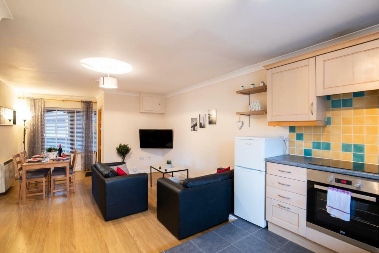 スタンステッド・マウントフィーチェットSpacious 2Br Flat In Stanstedアパートメント エクステリア 写真