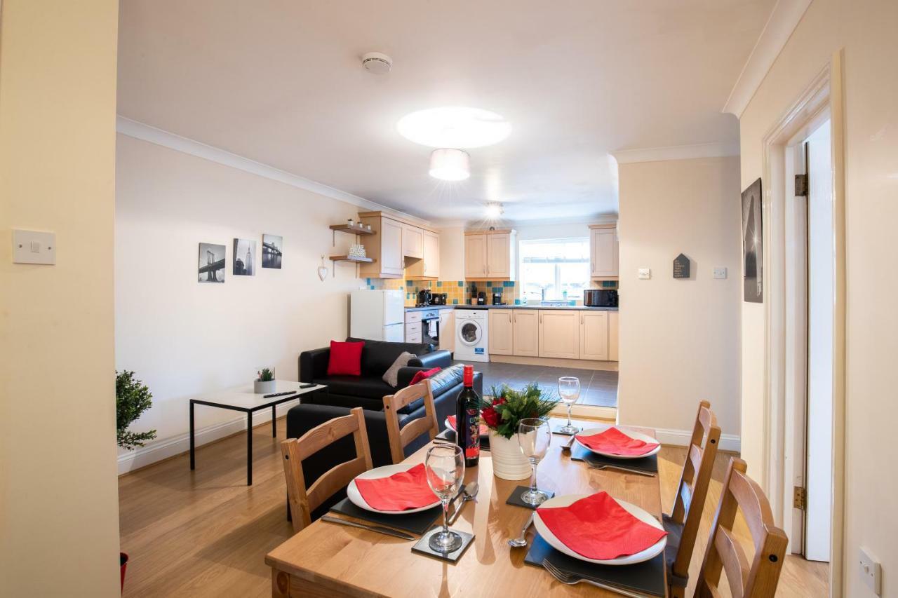 スタンステッド・マウントフィーチェットSpacious 2Br Flat In Stanstedアパートメント エクステリア 写真