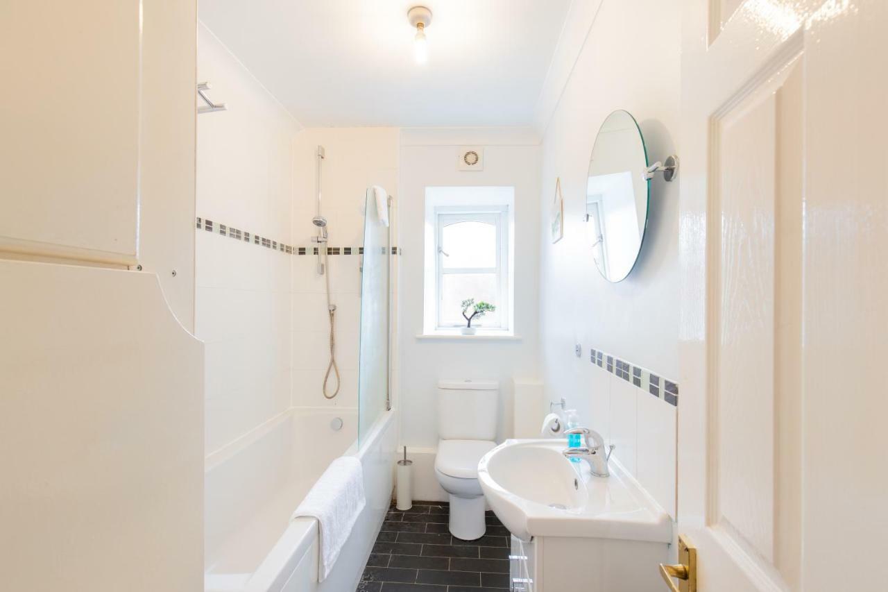 スタンステッド・マウントフィーチェットSpacious 2Br Flat In Stanstedアパートメント エクステリア 写真