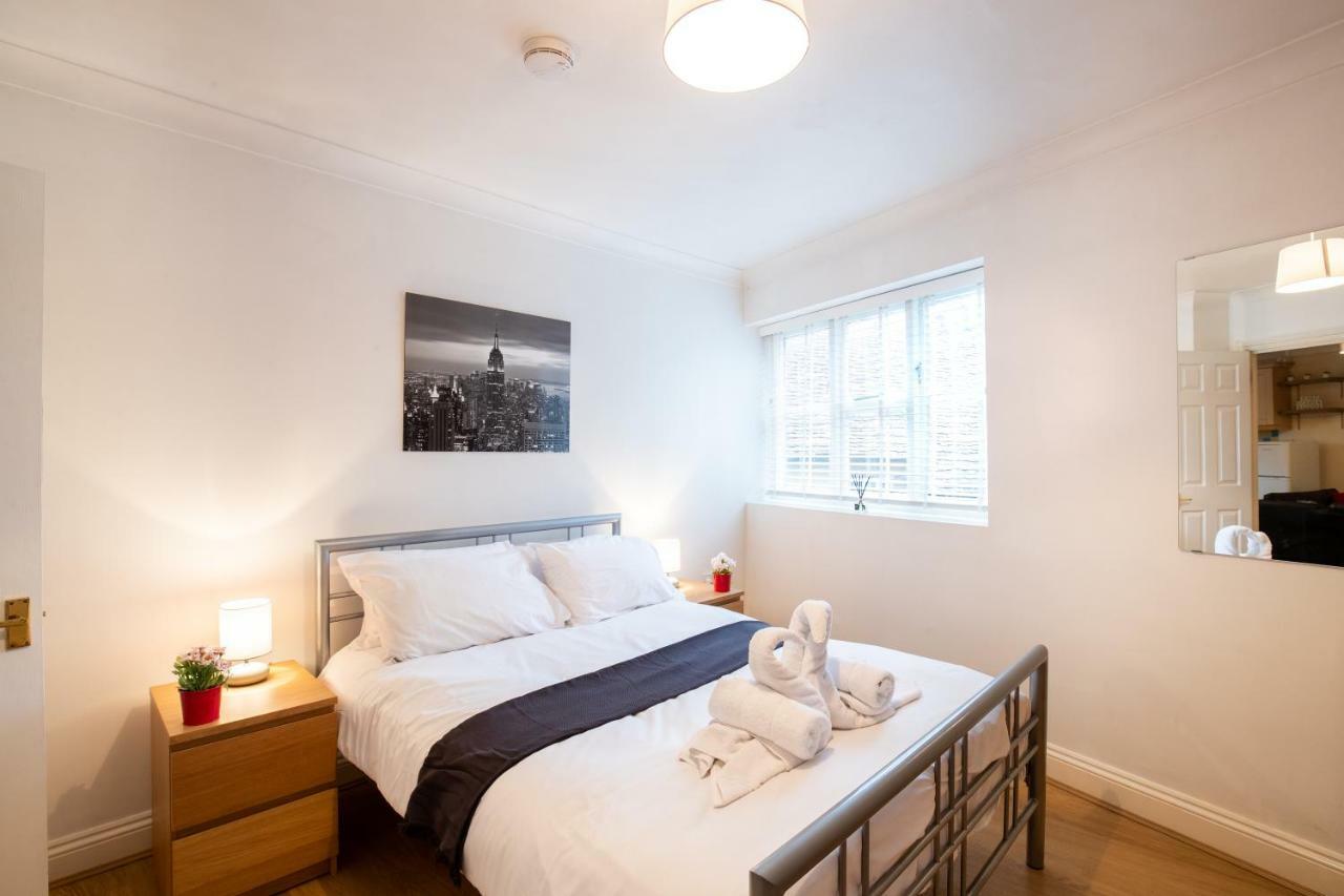 スタンステッド・マウントフィーチェットSpacious 2Br Flat In Stanstedアパートメント エクステリア 写真